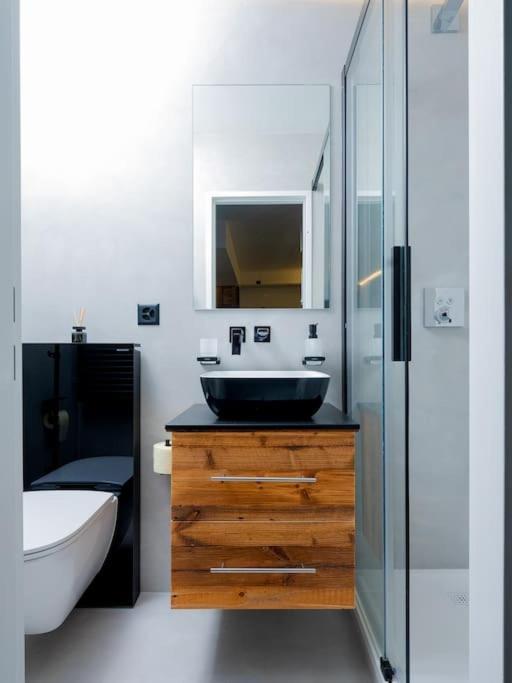 Small But Wow! Studio With Pool @ The Central Lake Crans-Montana Buitenkant foto